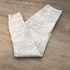 lululemon athletica Gray Camouflage Leggings limited edition sz6 sold out yoga